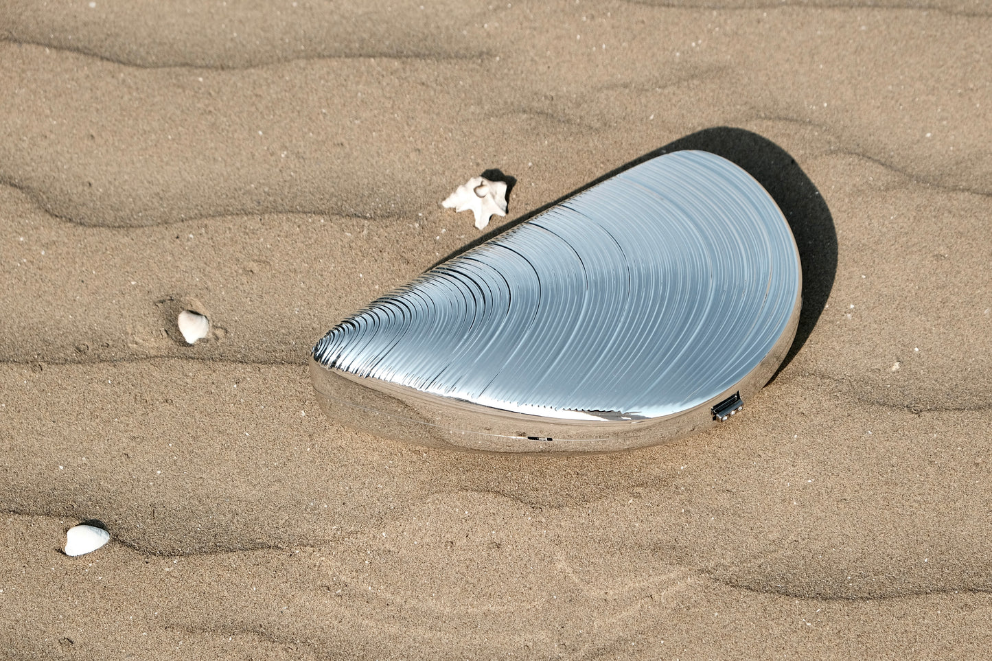 EDITION CLUTCH CLAM